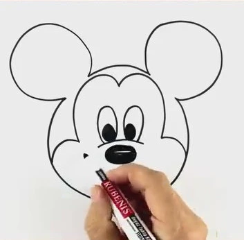 Disegno di un personaggio cartoon ispirato a un topo