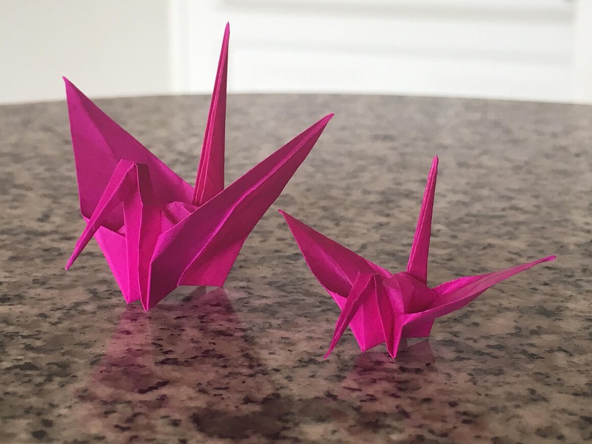 Carta colorata piegata in origami